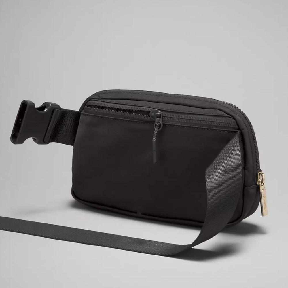 lululemon | black with gold | everywhere belt bag - Picture 4 of 5